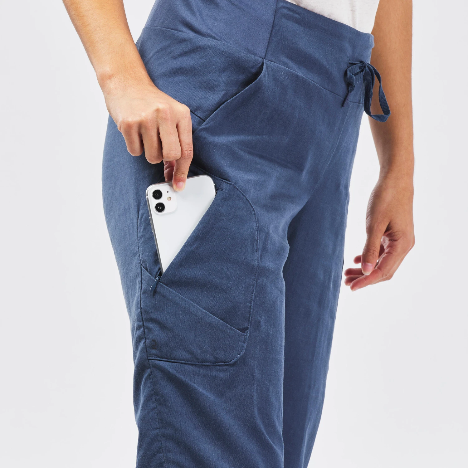 Quechua Women's Cropped Hiking Trousers - Image 14